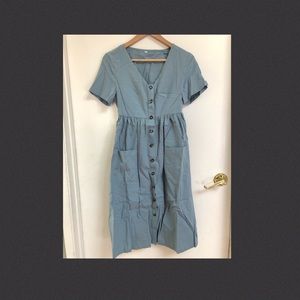 Button-front midi dress in dusty light blue, sz S